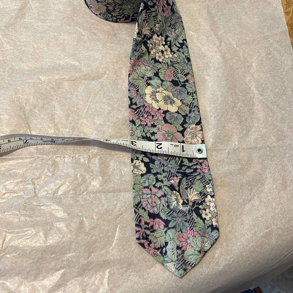 Used tie - Picture 7 of 10